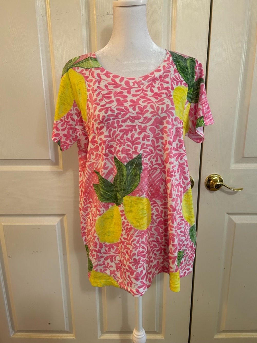 Whimsy Rose subliminal design tee, XL